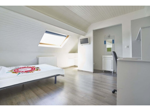 Chambre 4 - Général Leclerc D1 - Apartamente