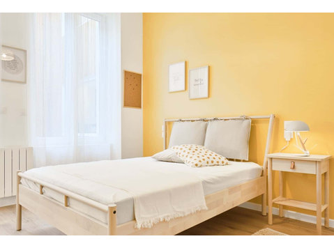 Chambre 4 - MOLINEL C - Appartements