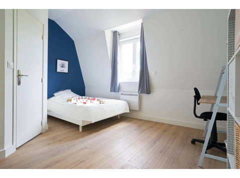 Chambre 4 - RIVOLI L - Apartments