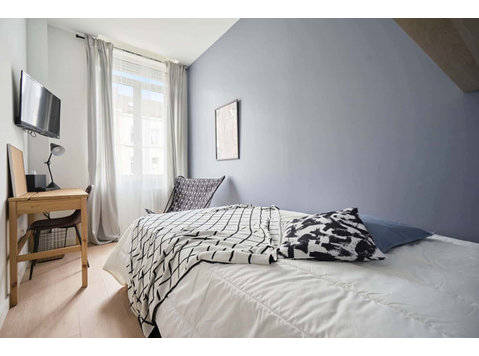 Chambre 2 - Dampierre P - 	
Lägenheter