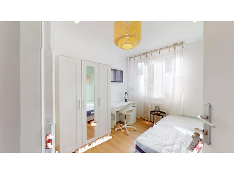 Chambre 3 - Froissart - Appartements