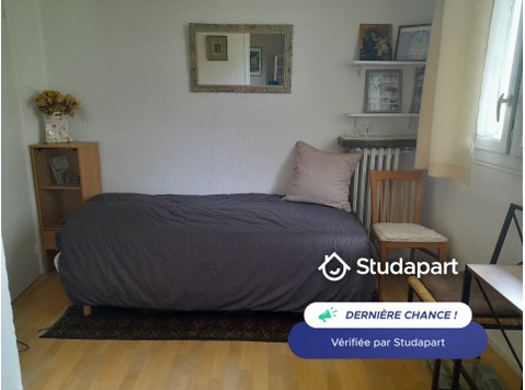 Appartement confortable sur Chambourcy .
1 chambre pour une… - À louer