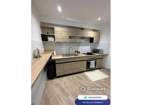 Nous proposons à la location un appartement meublé
de 4… - À louer