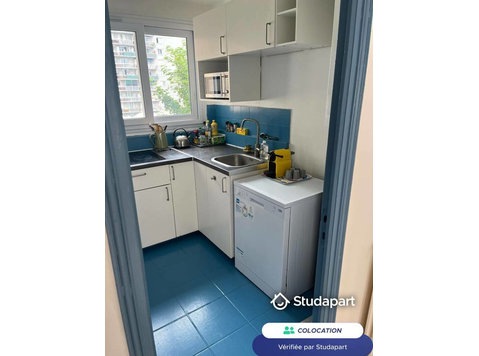 (bientôt 2 chambres). Colocation dans un appartement au… - À louer