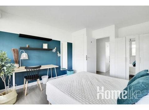 Move into this with-balcony room of 13 m² for co-living… - Stanze