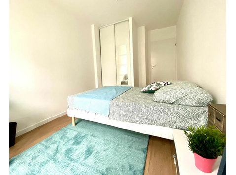 Co-living : This bright 13m² room is fully furnished. - For Rent