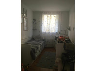 Cute familial apartment conveniently located - For Rent
