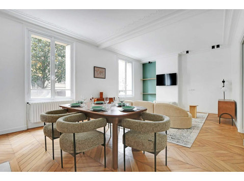 Elegance and Tranquility: Modern 3-Bedroom Apartment in… - Til leje