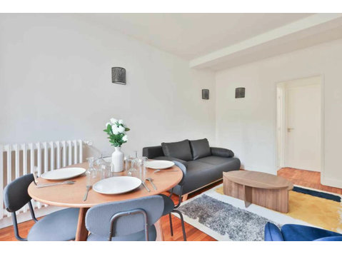 Elegance in Neuilly-sur-Seine: Charming 44m² Apartment,… - Til Leie