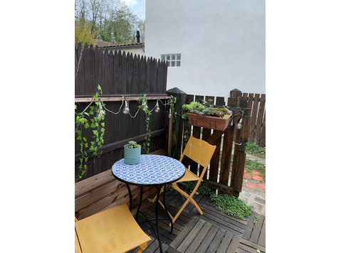 Great, lovely suite close to city center, Viroflay - Аренда