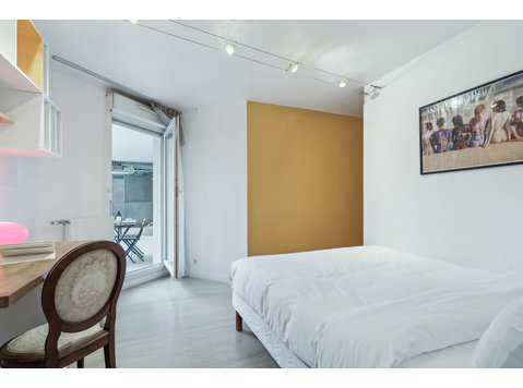 ID 402 entire 1 bedroom apartment with terrace at Clichy - Cho thuê