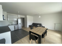 Newly refurbished 80 square meters with parking an - À louer