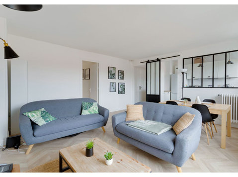 Pretty & cozy suite in excellent location - De inchiriat