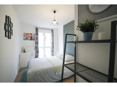 Private bedroom in shared flat - Izīrē