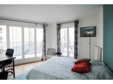 Bright and quiet room  13m² - Apartments