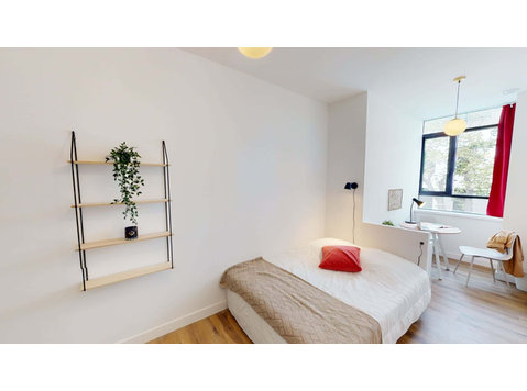 Chambre dans le 2 Avenue Sainte-Anne - Διαμερίσματα