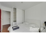Chic and spacious apart with parking - Apartamente