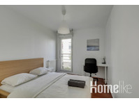 Chic and spacious apart with parking - Apartamente