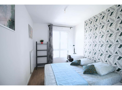 Cosy and bright room  12m² - Apartments