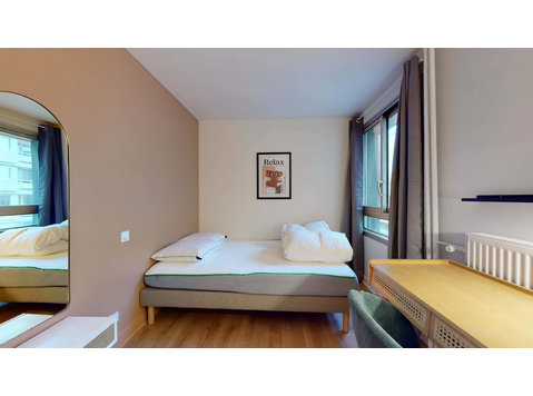 Courbevoie Tour Gambetta - Private Room (4) - Apartamentos