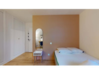 Courbevoie Tour Gambetta - Private Room (4) - Apartments