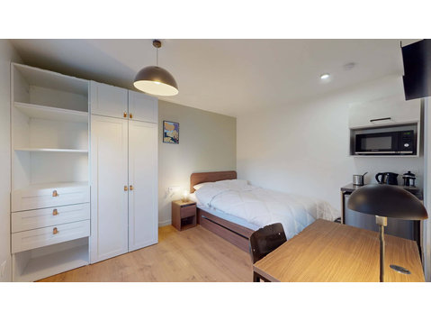 Grove - Room M (17) - Apartments