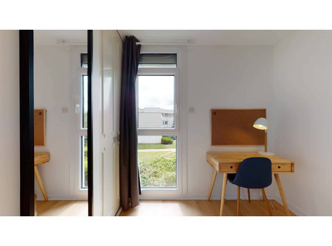 Guyancourt 14 juillet - Private Room (2) - Квартиры