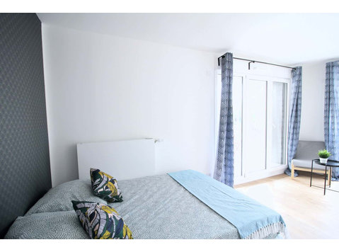 Large luminous bedroom  15m² - Apartemen