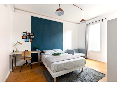Large luminous room  17m² - Квартиры