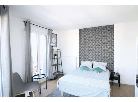 Luminous and peaceful room  13m² - Apartments