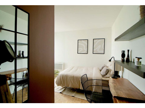 Move into this 10 m² cocoon in coliving in Puteaux - Квартиры