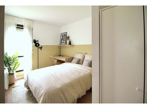 Move into this 11 m² pleasant room in coliving in Puteaux - Byty