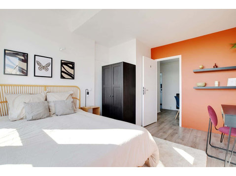 Move into this 12 m² coliving room for rent near Paris - Apartamente