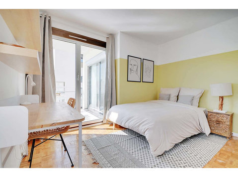 Move into this 13 m² modern room in coliving in Puteaux - Apartamente
