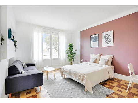 Move into this comfortable 17 m² room near Paris - Apartemen