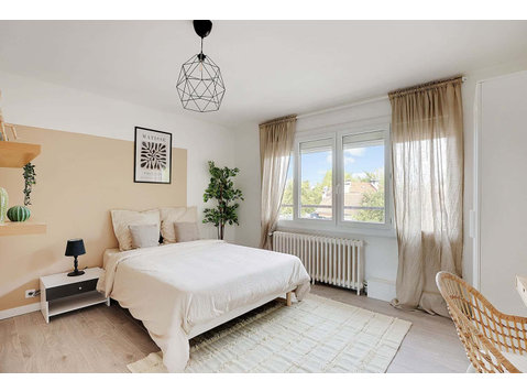 Move into this cozy 13 m² room near Paris - Квартиры