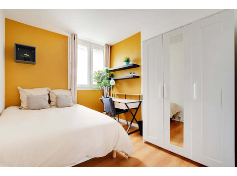 Move into this elegant 10 m² room for rent in coliving at… - Apartments