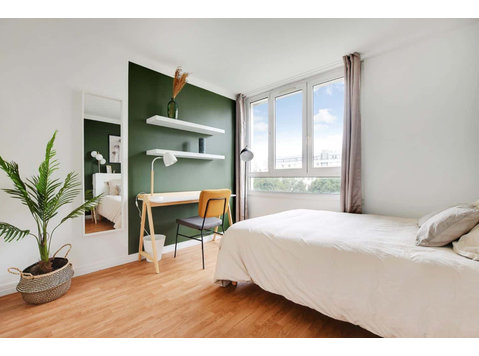 Move into this minimalist 12 m² room for rent in… - Apartments