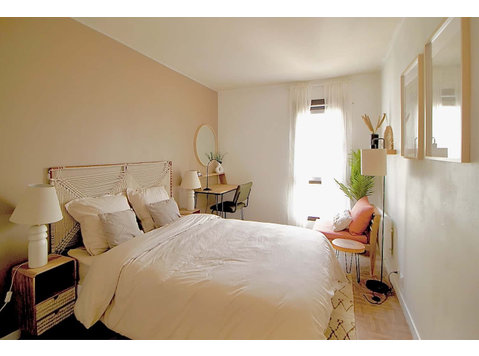 Move into this pleasant 13 m² room in coliving in Puteaux - Apartemen