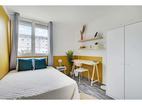 Move into this room of 10 m² for coliving rent near Paris - Apartments