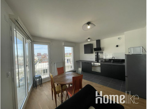 Newly refurbished 80 square meters with parking and terrace… - Apartments