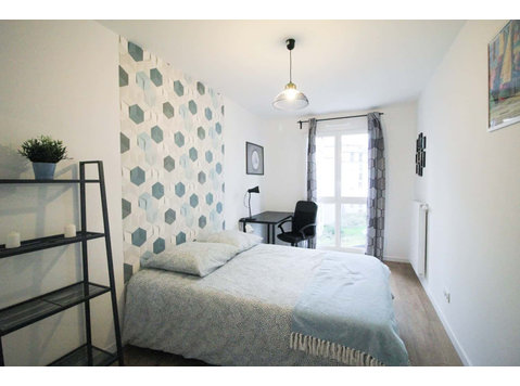 Spacious and bright room  14m² - Apartamente