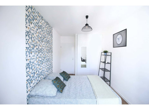 Spacious and luminous room  14m² - آپارتمان ها