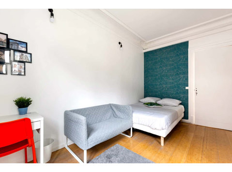 Spacious and luminous room  15m² - Квартиры
