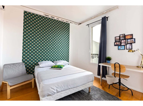 Spacious and luminous room  16m² - Apartments