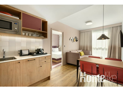 Spacious one bedroom suite in a perfect location - 아파트