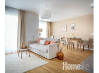 Two bedroom apartment in Clichy - شقق