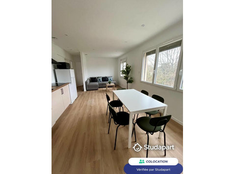 🛏️ Le logement comprend :

    3 chambres avec lit 160 cm… - Disewakan