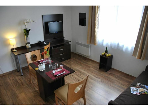 Modern, spacious 1-BR apartment, Caen - For Rent