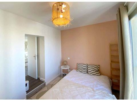 Chambre 2 - BRISOUT DE BARNEVILLE - Apartments